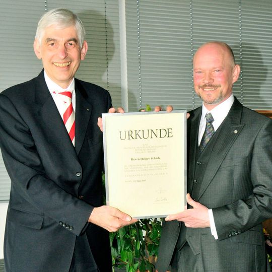 Eine Laudatio auf Holger Schade (re.) zu halten, fiel ZDK-Vorstandsmitglied Michael Kraft nicht schwer. Der Thüringer Unternehmer bietet zahlreiche Anlässe dafür.