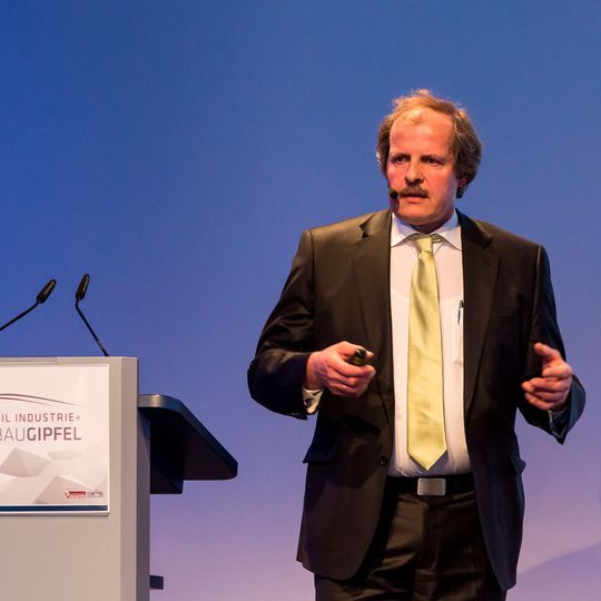 Dr. Ulrich W. Schiefer, Gründer der Entwicklungs- und Beratungsgesellschaft Attrack GmbH, referierte auf dem Leichtbaugipfel zu Innovationen. Dr. Ulrich W. Schiefer, Gründer der Entwicklungs- und Beratungsgesellschaft Attrack GmbH, referierte auf dem Leichtbaugipfel zu Innovationen.