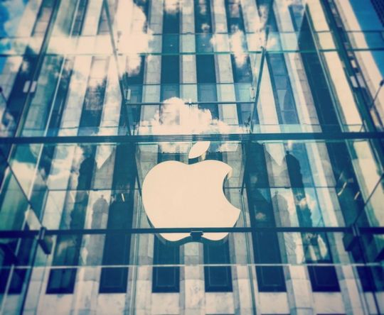 Woran man als erstes bei dem Begriff Logo denkt: ein Bildzeichen oder ein grafikbasiertes Design. Wie zum Beispiel der „angebissene“ Apple-Apfel – der sich großer Bekanntheit erfreut. Woran man als erstes bei dem Begriff Logo denkt: ein Bildzeichen oder ein grafikbasiertes Design. Wie zum Beispiel der „angebissene“ Apple-Apfel – der sich großer Bekanntheit erfreut.
