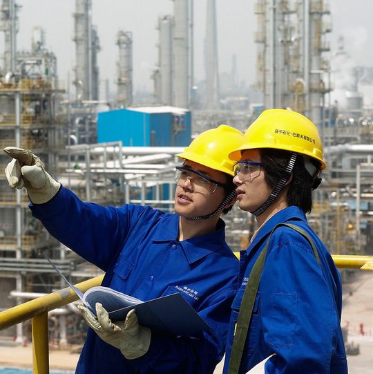 "We are going to cooperate with BASF in more downstream fine chemical products because they have lots of advanced technology in those areas," said Yu Xizhi, general manager of Sinopec Maoming, "We are going to cooperate with BASF in more downstream fine chemical products because they have lots of advanced technology in those areas," said Yu Xizhi, general manager of Sinopec Maoming,