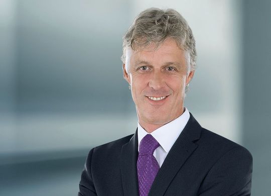 Dr. Thomas Steffen:
Er ist Geschäftsführer Forschung
und Entwicklung bei Rittal. Dr. Thomas Steffen:
Er ist Geschäftsführer Forschung
und Entwicklung bei Rittal.