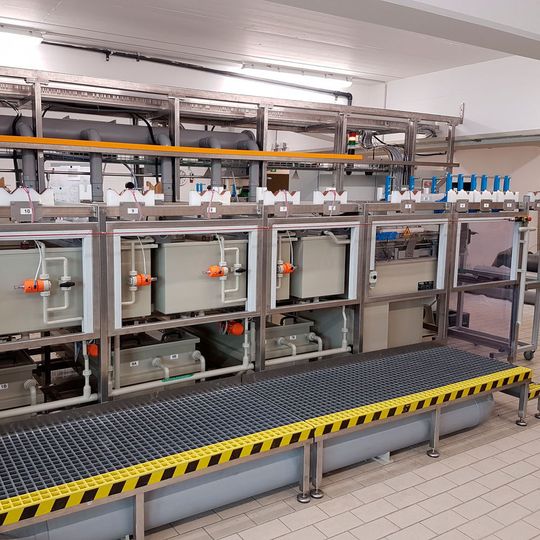 Komplettanlage mit 17 Stationen für das galvanische Vernickeln Komplettanlage mit 17 Stationen für das galvanische Vernickeln