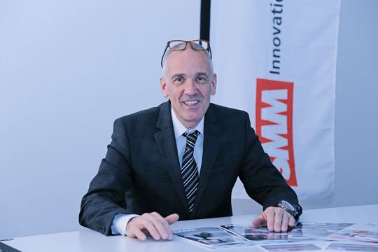 Wir konnten international führende Hersteller aus den Bereichen der Werkzeuge, Werkzeugmaschinen und Spannmittel gewinnen. Matthias Böhm, Chefredaktor SMM Wir konnten international führende Hersteller aus den Bereichen der Werkzeuge, Werkzeugmaschinen und Spannmittel gewinnen. Matthias Böhm, Chefredaktor SMM