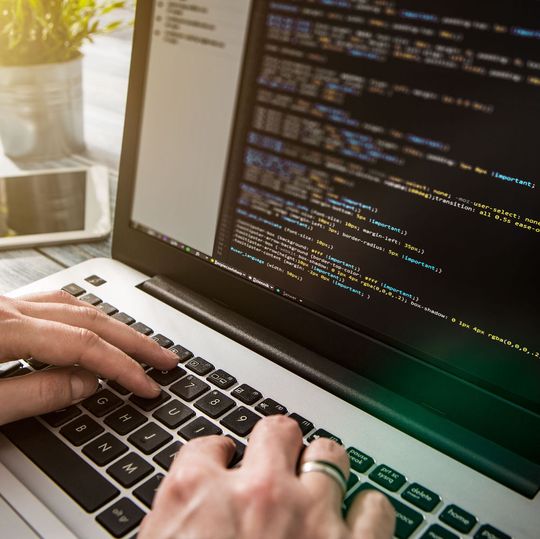 Brauchen wir Programmieren als Schulfach wie Mathe oder Englisch? Brauchen wir Programmieren als Schulfach wie Mathe oder Englisch?