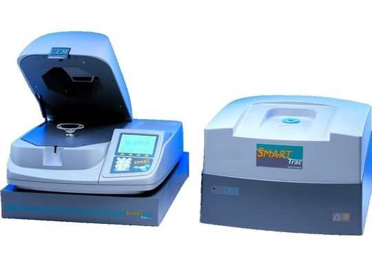 Abb. 1 Das Smart Trac besteht aus einem Mikrowellentrockner und einem NMR-Kernresonanzspektrometer. Abb. 1 Das Smart Trac besteht aus einem Mikrowellentrockner und einem NMR-Kernresonanzspektrometer.
