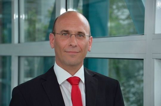 Claudio Geisert, beim IPK für Condition Monitoring und Maintenance verantwortlicher Mitarbeiter: „Service-Mitarbeiter sehen dank der lückenlosen Datenerfassung und -speicherung, wann und unter welchen Umständen Probleme erstmalig auftraten und erkennen so leichter, wie sie sich beheben lassen.“