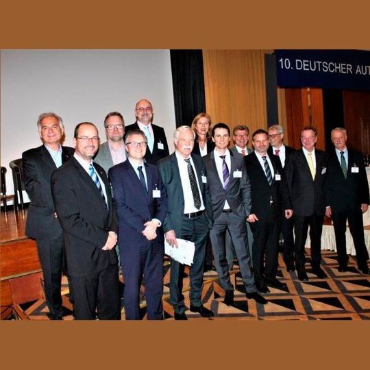 Die Referenten des 10. Autorechtstags v.l.n.r.: Marcus C. Gülpen, Klaus Heimgärtner, Prof. Dr. Markus Artz, Leif Hermann Kroll, Martin Hake, Dr. Christoph Eggert, Silvia Schattenkirchner, Moritz Groß, Ansgar Klein, Markus Sippel, Ulrich Dilchert, Dr. Kurt Reinking, Wolfgang Ball. Die Referenten des 10. Autorechtstags v.l.n.r.: Marcus C. Gülpen, Klaus Heimgärtner, Prof. Dr. Markus Artz, Leif Hermann Kroll, Martin Hake, Dr. Christoph Eggert, Silvia Schattenkirchner, Moritz Groß, Ansgar Klein, Markus Sippel, Ulrich Dilchert, Dr. Kurt Reinking, Wolfgang Ball.