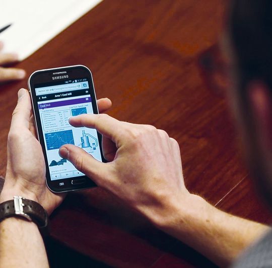 Die Daten können auf jedem mobilen Endgerät angezeigt werden: Smartphone, Laptop, Tablet. Die Daten können auf jedem mobilen Endgerät angezeigt werden: Smartphone, Laptop, Tablet.