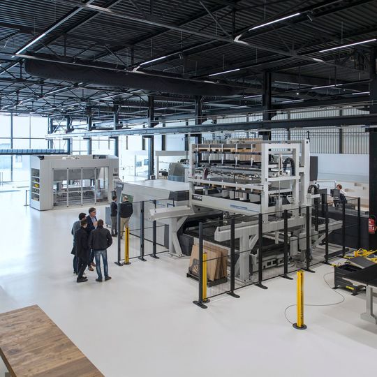 Im Inneren des XP Centers soll die offene Architektur mit viel Tageslicht eine innovationsfördernde Atmosphäre schaffen. Im Inneren des XP Centers soll die offene Architektur mit viel Tageslicht eine innovationsfördernde Atmosphäre schaffen.