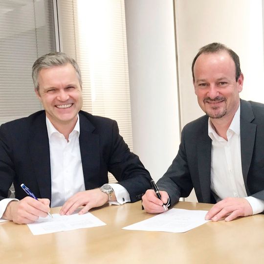 Nach der Vertragsunterzeichnung: Uwe Beikirch, Vorstand der Baramundi Software AG, und Dr. Dirk Haft, Vorstand der Wittenstein SE (v. l.) Nach der Vertragsunterzeichnung: Uwe Beikirch, Vorstand der Baramundi Software AG, und Dr. Dirk Haft, Vorstand der Wittenstein SE (v. l.)