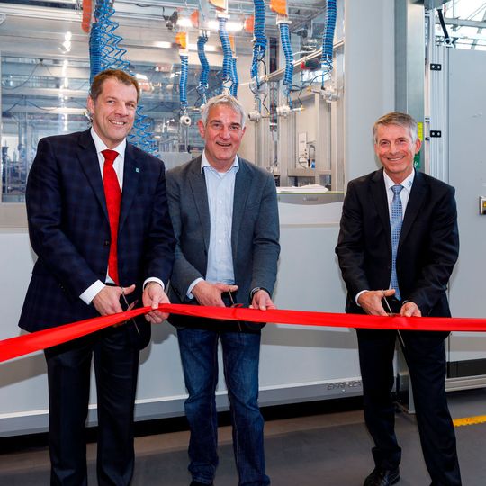 Die Vaillant Group produziert ab sofort in Remscheid auch in großer Stückzahl Wärmepumpen. Die Einweihung der neuen Linie fand am 24. März statt.