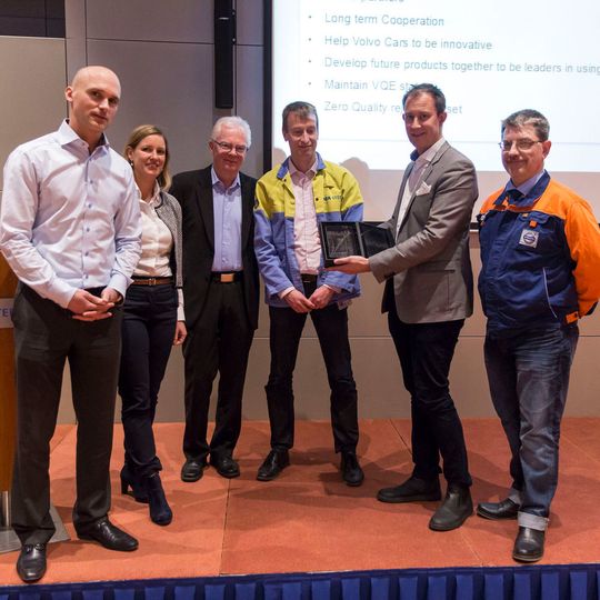 Tata Steel ist als erster Stahlhersteller mit dem „Volvo Cars Quality Excellence (VQE) Award“ der Volvo Car Corporation ausgezeichnet worden. Vertreter beider Unternehmen kamen zu einer feierlichen Veranstaltung in IJmuiden zusammen. Tata Steel ist als erster Stahlhersteller mit dem „Volvo Cars Quality Excellence (VQE) Award“ der Volvo Car Corporation ausgezeichnet worden. Vertreter beider Unternehmen kamen zu einer feierlichen Veranstaltung in IJmuiden zusammen.