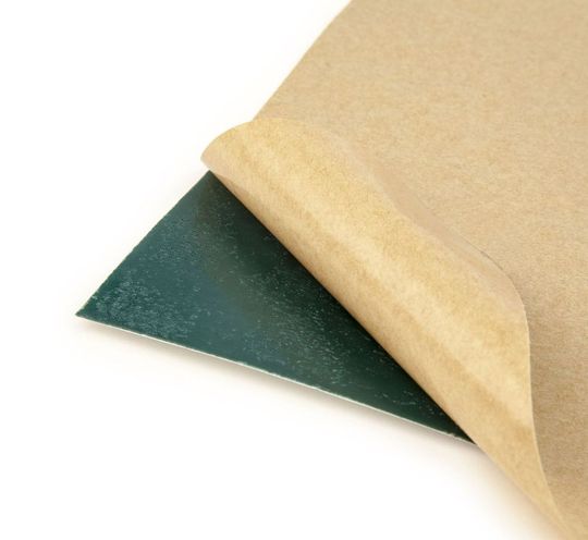Dieser mit Epoxidharz beschichtete Klebefilm, den 3M jetzt im Angebot hat heißt 3M AU-205, und dient, wie der Hersteller sagt, dazu, die Dauermagnete von Elektromotoren prozesssicher und präzise zu positionieren – so steigt der Wirkungsgrad spürbar. Dieser mit Epoxidharz beschichtete Klebefilm, den 3M jetzt im Angebot hat heißt 3M AU-205, und dient, wie der Hersteller sagt, dazu, die Dauermagnete von Elektromotoren prozesssicher und präzise zu positionieren – so steigt der Wirkungsgrad spürbar.