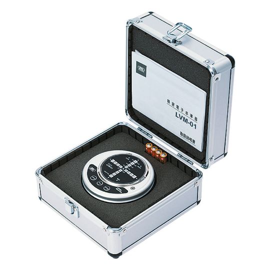 Mit einer Batterielaufzeit von 50 Stundenund automatischer Abschaltfunktion soll der Level Master ohne Batteriewechsel mehrere Wochen oder Monate einsatzbereit sein. Mit einer Batterielaufzeit von 50 Stundenund automatischer Abschaltfunktion soll der Level Master ohne Batteriewechsel mehrere Wochen oder Monate einsatzbereit sein.