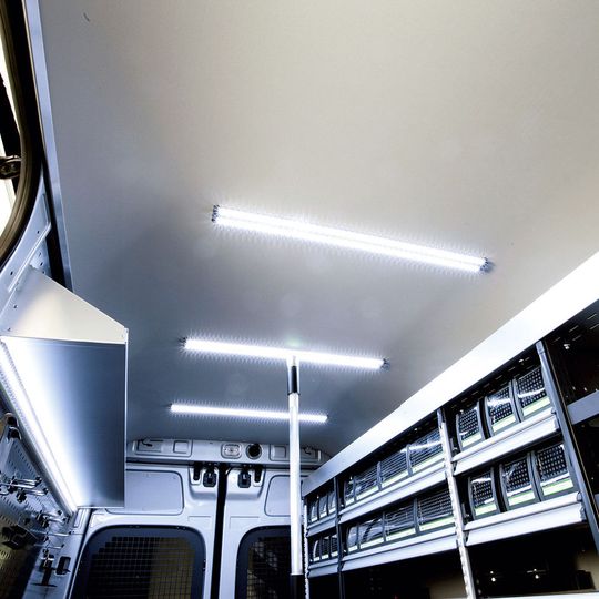 Die Zurrschienen mit LED-Beleuchtung sind ab sofort lieferbar. Die Zurrschienen mit LED-Beleuchtung sind ab sofort lieferbar.