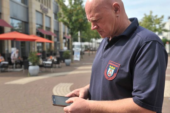 Die Mitarbeiter des Ordnungsamtes der Kreisstadt Siegburg können Verstöße direkt vor Ort mobil erfassen und bearbeiten Die Mitarbeiter des Ordnungsamtes der Kreisstadt Siegburg können Verstöße direkt vor Ort mobil erfassen und bearbeiten