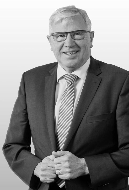 Firmengründer der Ansmann Gruppe, Edgar Ansmann, ist verstorben. Firmengründer der Ansmann Gruppe, Edgar Ansmann, ist verstorben.