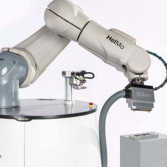 Basis des mobilen Robotersystems ist ein TX2touch-90L Sechsachser mit bis zu 15 kg Traglast und 1200 mm Reichweite. Basis des mobilen Robotersystems ist ein TX2touch-90L Sechsachser mit bis zu 15 kg Traglast und 1200 mm Reichweite.