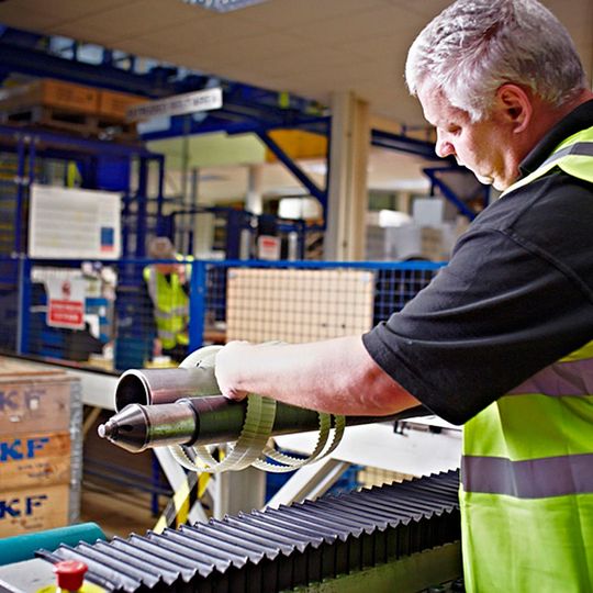 Flächendeckend unterhält Brammer ein dichtes Netz an Kunden Service Centern (KSC), aus denen Industriebetriebe jederzeit mit technischen Artikeln und Ersatzteilen versorgt werden können. Flächendeckend unterhält Brammer ein dichtes Netz an Kunden Service Centern (KSC), aus denen Industriebetriebe jederzeit mit technischen Artikeln und Ersatzteilen versorgt werden können.