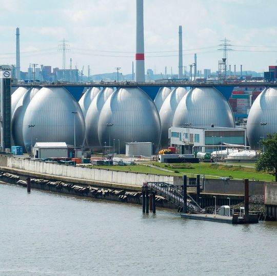 Das Flockmittel wird in Kläranlagen zur Schlammentwässerung genutzt. Das Flockmittel wird in Kläranlagen zur Schlammentwässerung genutzt.