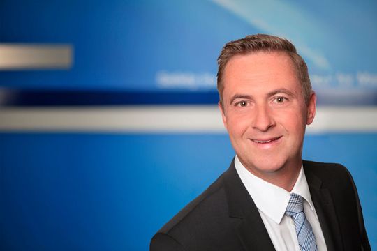 Uwe Seeger war viele Jahre in leitender Position für global agierende Konzerne in Shanghai tätig. Er spricht fließend Chinesisch. Uwe Seeger war viele Jahre in leitender Position für global agierende Konzerne in Shanghai tätig. Er spricht fließend Chinesisch.