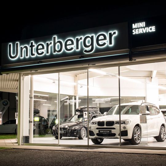 Das BMW-Autohaus Unterberger in Freilassing erscheint nun in der neuen CI. Das BMW-Autohaus Unterberger in Freilassing erscheint nun in der neuen CI.