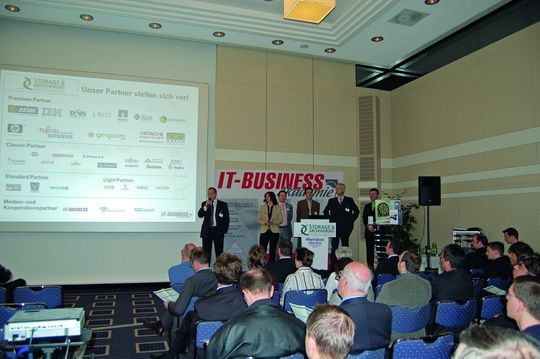 Rund 1.000 Teilnehmer kamen zu den STORAGE & ARCHIVIERUNG 2008 Partner Solution Days & IT-Entscheider Kongress. Rund 1.000 Teilnehmer kamen zu den STORAGE & ARCHIVIERUNG 2008 Partner Solution Days & IT-Entscheider Kongress.