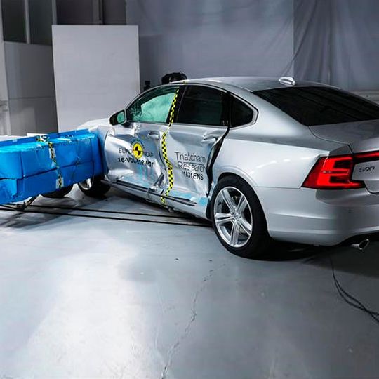 Euro NCAP und IIHS stellen beim Safety Update am 16. und 17. Mai in Aschaffenburg ihre Pläne vor. Euro NCAP und IIHS stellen beim Safety Update am 16. und 17. Mai in Aschaffenburg ihre Pläne vor.