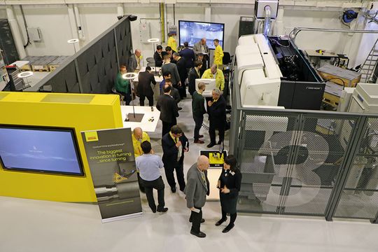 Zum Jubiläum lud Sandvik nach Schweden, um den Pressevertretern, noch vor Bekanntgabe der revolutionären Drehlösung, einen ersten Eindruck zu vermitteln. Zum Jubiläum lud Sandvik nach Schweden, um den Pressevertretern, noch vor Bekanntgabe der revolutionären Drehlösung, einen ersten Eindruck zu vermitteln.