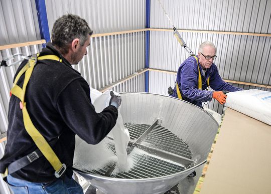 Die niederländische SHT-Tochter N.T.M. hat ein kundenspezifisches Konzept entwickelt, damit Granulate sortenrein siliert und Verunreinigungen verhindert werden. Die niederländische SHT-Tochter N.T.M. hat ein kundenspezifisches Konzept entwickelt, damit Granulate sortenrein siliert und Verunreinigungen verhindert werden.