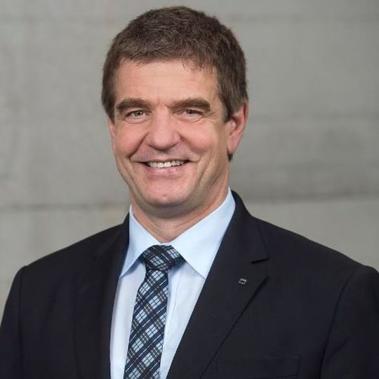 Dr.-Ing. Heinz-Jürgen Prokop übernimmt die Verantwortung für den Geschäftsbereich Werkzeugmaschinen. Dr.-Ing. Heinz-Jürgen Prokop übernimmt die Verantwortung für den Geschäftsbereich Werkzeugmaschinen.