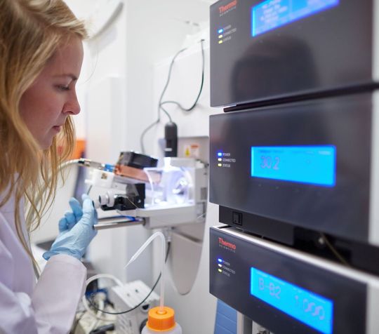 Moderne Analysenmethoden erzeugen enorme Datenmengen, die erst durch den Einsatz optimierter Softwaresysteme richtig genutzt werden können. Aus diesem Grund wird am Berliner Institut für Gesundheitsforschung in Zukunft das elektronische Laborbuch Labfolder benutzt. Moderne Analysenmethoden erzeugen enorme Datenmengen, die erst durch den Einsatz optimierter Softwaresysteme richtig genutzt werden können. Aus diesem Grund wird am Berliner Institut für Gesundheitsforschung in Zukunft das elektronische Laborbuch Labfolder benutzt.