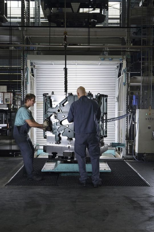 11 Mia. Dollar umfasst das Exportvolumen der türkischen Textilindustrie.Rieter verstärkt nun seine Präsenz vor Ort. 11 Mia. Dollar umfasst das Exportvolumen der türkischen Textilindustrie.Rieter verstärkt nun seine Präsenz vor Ort.