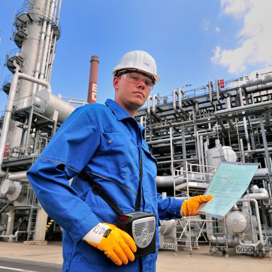Sicherheit hat bei Ineos höchste Priorität. 2016 erreichte das Unternehmen eine hervorragende Sicherheitsbilanz mit keinem einzigen meldepflichtigen Unfall. Sicherheit hat bei Ineos höchste Priorität. 2016 erreichte das Unternehmen eine hervorragende Sicherheitsbilanz mit keinem einzigen meldepflichtigen Unfall.