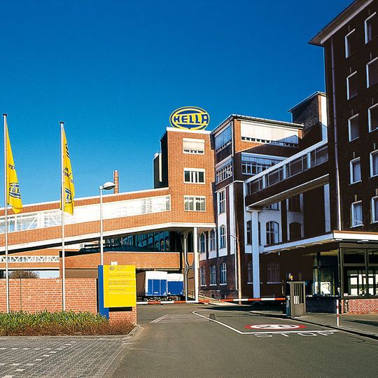 Hella investiert in Litauen rund 30 Millionen Euro in den Bau eines Werks für Elektronikkomponenten. Hella investiert in Litauen rund 30 Millionen Euro in den Bau eines Werks für Elektronikkomponenten.