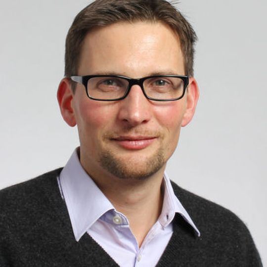 Tosja Zywietz, Rosenberger: „Der stark ansteigende Bedarf an Verbindungslösungen in Fahrzeugen oder die Elektromobilität erfordern extrem zuverlässige Signal- und Stromübertragungssysteme im Automobil.“ Tosja Zywietz, Rosenberger: „Der stark ansteigende Bedarf an Verbindungslösungen in Fahrzeugen oder die Elektromobilität erfordern extrem zuverlässige Signal- und Stromübertragungssysteme im Automobil.“