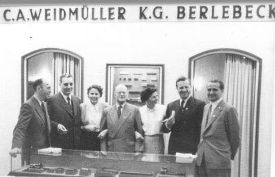 1952 war Weidmüller erstmalig mit einem kleinen Sortiment auf der Hannover Messe vertreten. 1952 war Weidmüller erstmalig mit einem kleinen Sortiment auf der Hannover Messe vertreten.