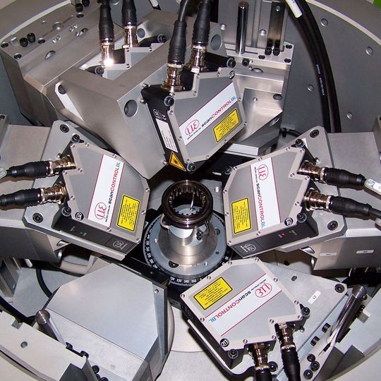 Mit der neuartigen Gear-Inspection kann beispielsweise eine Verzahnung mit 23 Zähnen bereits im Werk in weniger als dreißig Sekunden komplett in 3D dargestellt und kontrolliert werden. Mit der neuartigen Gear-Inspection kann beispielsweise eine Verzahnung mit 23 Zähnen bereits im Werk in weniger als dreißig Sekunden komplett in 3D dargestellt und kontrolliert werden.