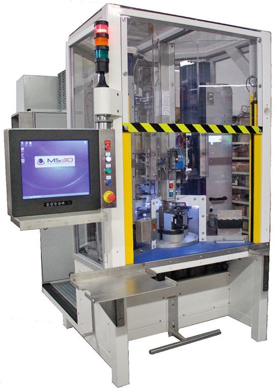 Bei der Bore-Inspection von MS3D wird eine konfokale Messsonde in das Bohrloch eingeführt, das während der drehenden Abwärtsbewegung simultan vermessen wird.