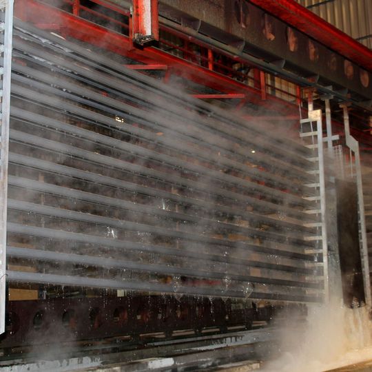 Die Nachfrage nach den Leistungen der Oberflächentechnik steigt, doch die Branche wird von Rohstoffpreisen und Regulierungen belastet. Die Nachfrage nach den Leistungen der Oberflächentechnik steigt, doch die Branche wird von Rohstoffpreisen und Regulierungen belastet.