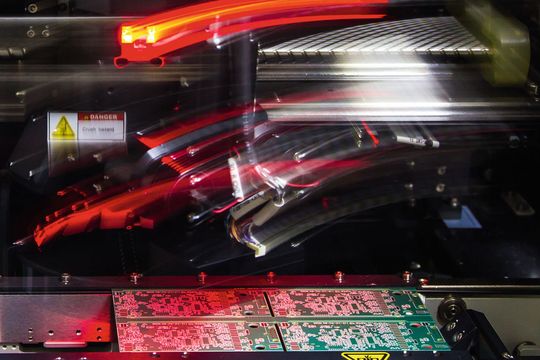 3D-SPI: Um Lötpastendruckfehler möglichst frühzeitig zu erkennen, werden diese komplett durch eine 3D-Lotpasteninspektion (Solder Paste Inspection, SPI) überprüft. 3D-SPI: Um Lötpastendruckfehler möglichst frühzeitig zu erkennen, werden diese komplett durch eine 3D-Lotpasteninspektion (Solder Paste Inspection, SPI) überprüft.