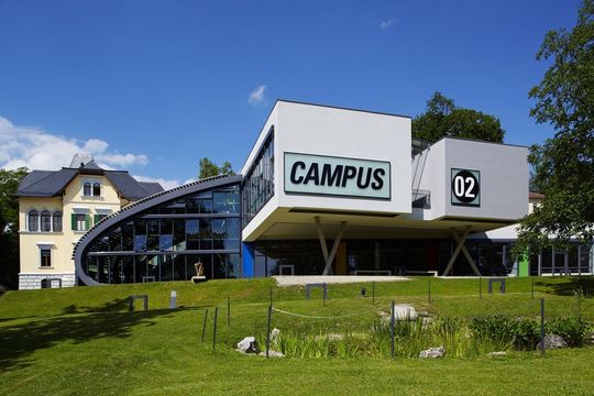 Mit intelligenten Near-Field-Communication-(NFC-)Etiketten von Smart-Tec wirbt die FH Campus 02 in Graz für den Studiengang Automatisierungstechnik. Mit intelligenten Near-Field-Communication-(NFC-)Etiketten von Smart-Tec wirbt die FH Campus 02 in Graz für den Studiengang Automatisierungstechnik.