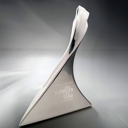 GM zeichnete seine weltweit 118 besten Lieferanten mit dem „Supplier of the Year Award“ aus. GM zeichnete seine weltweit 118 besten Lieferanten mit dem „Supplier of the Year Award“ aus.