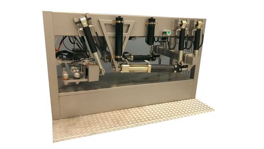 Der Lenk- und Federungsdemonstrator zeigt, wie Electronic Truck Steering System (ETS), Dynamic Truck Suspension (DTS) und ein elektrohydraulisches Lenksystem für starre Antriebsachsen (ETS-A) in einem Fahrzeug kombiniert werden können.