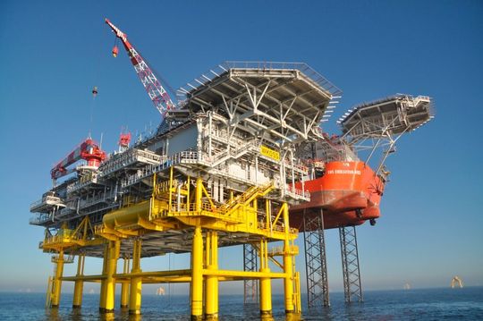 Durch die Versorgungsfahrten belieferte Rhenus sowohl die Crew als auch das gesamte Personal der Offshore-Plattform. Durch die Versorgungsfahrten belieferte Rhenus sowohl die Crew als auch das gesamte Personal der Offshore-Plattform.