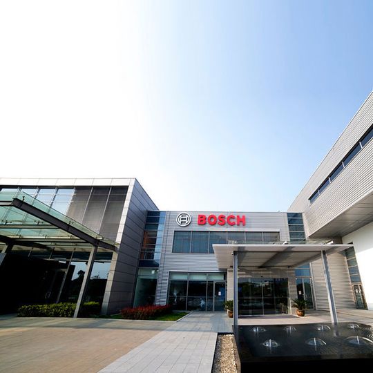 Bosch hat ein Werk für Elektronikkomponenten in China eröffnet. Bosch hat ein Werk für Elektronikkomponenten in China eröffnet.