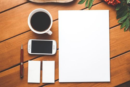 Finden Kunden das Corporate Design nicht nur auf der Visitenkarte, sondern auch auf Briefpapier, E-Mail-Signatur oder Umschlägen wieder, bleibt es ihnen länger in Erinnerung. Finden Kunden das Corporate Design nicht nur auf der Visitenkarte, sondern auch auf Briefpapier, E-Mail-Signatur oder Umschlägen wieder, bleibt es ihnen länger in Erinnerung.