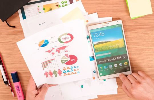 Anhand einer umfangreichen Analyse von 98 B2C- und B2B-Ausstellerverzeichnissen wurden die Indikatoren für den Status Quo der digitalen Messelandschaft untersucht. Anhand einer umfangreichen Analyse von 98 B2C- und B2B-Ausstellerverzeichnissen wurden die Indikatoren für den Status Quo der digitalen Messelandschaft untersucht.