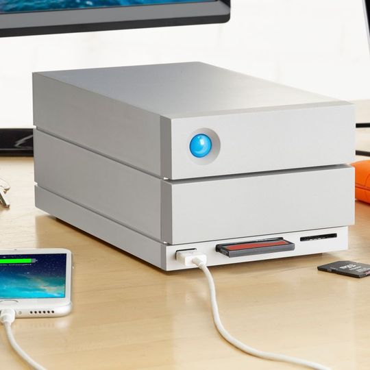 LaCie bringt die 2big Dock mit Kapazitäten zwischen 12 und 20 TByte und Docking-Station heraus. LaCie bringt die 2big Dock mit Kapazitäten zwischen 12 und 20 TByte und Docking-Station heraus.