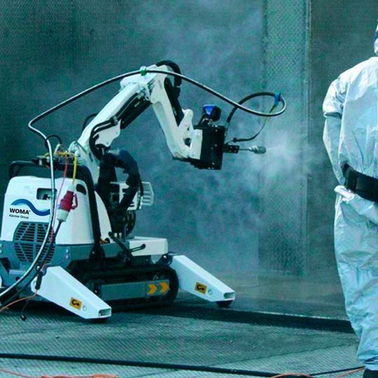 Manipulatoren wie der Jetty von Woma ermöglichen eine Fernsteuerung des Höchstdruckgeräts außerhalb der Gefahrenzone. Manipulatoren wie der Jetty von Woma ermöglichen eine Fernsteuerung des Höchstdruckgeräts außerhalb der Gefahrenzone.